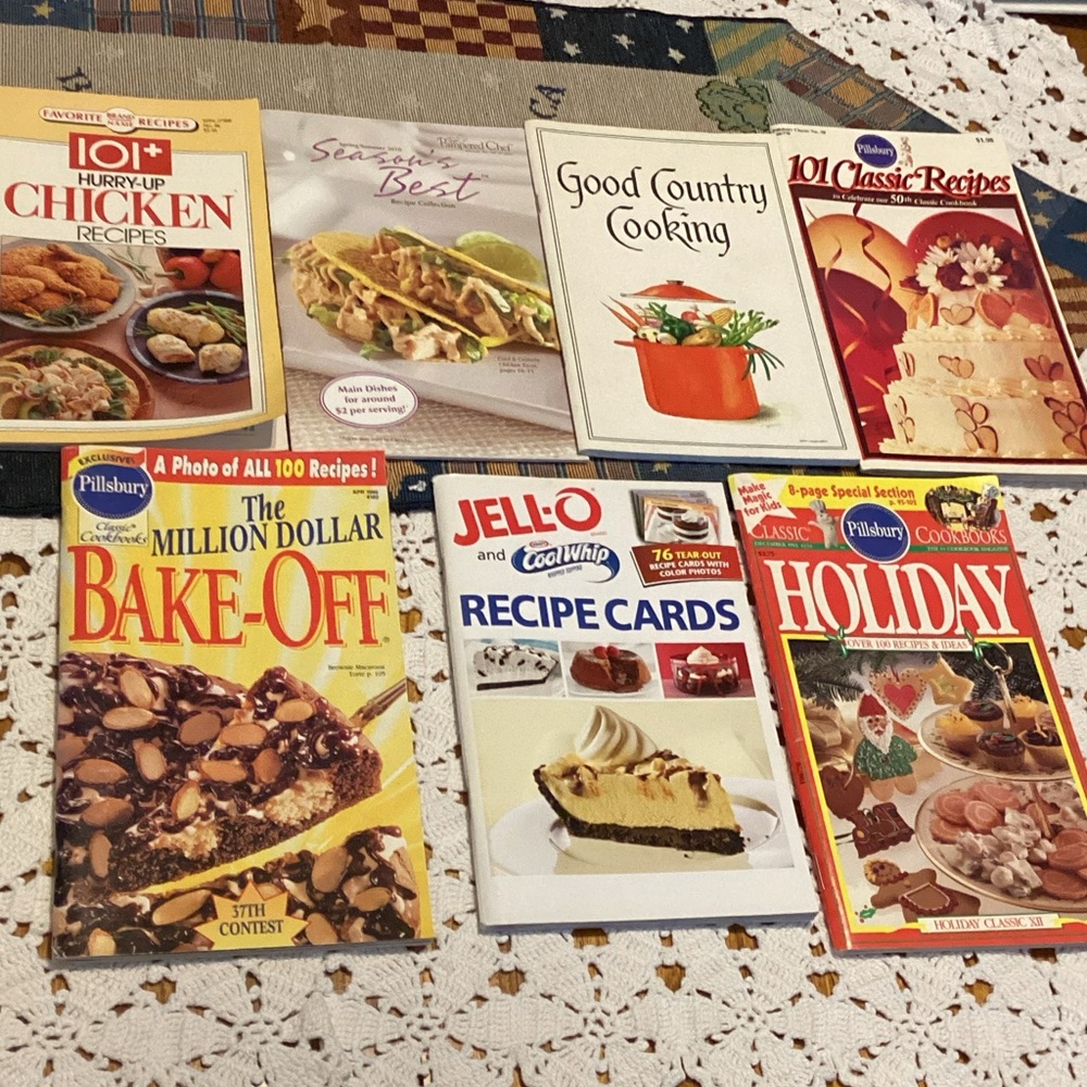 Vtg 7 assorted paperback Cookbooks, Pillsbury, Jello & others